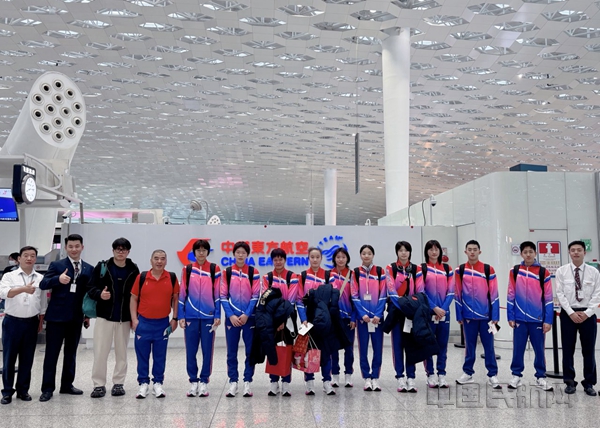 NEO深圳基地的东航员工保障全运会旅客出行-东航广东分公司供图