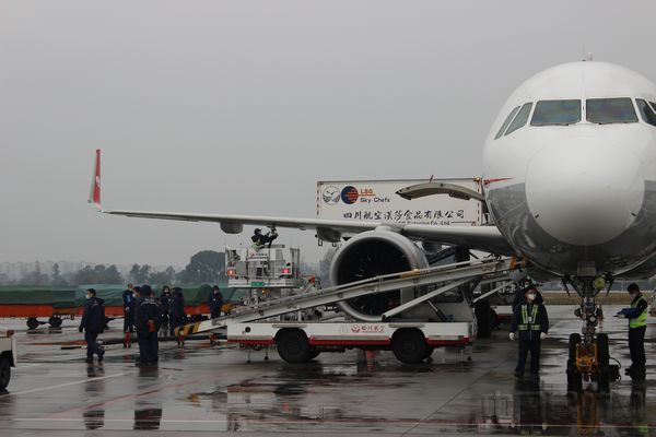 抗击疫情·中国航油西南公司在行动2.jpg 抗击疫情·中国航油西南公司在行动2.jpg