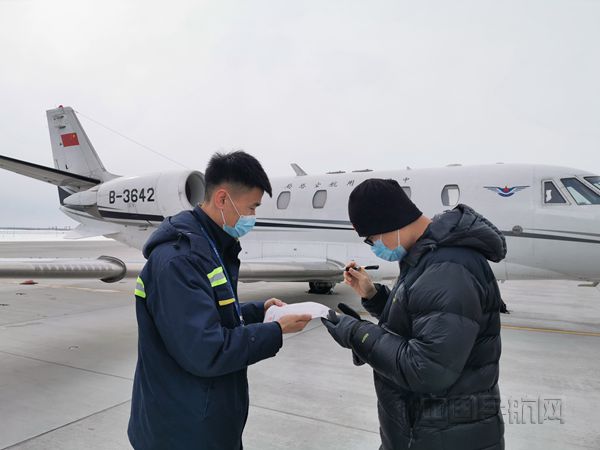校飞签字_副本.jpg 校飞签字_副本.jpg