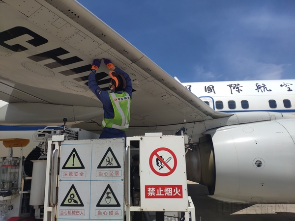 中国航油湖北迎高温战酷暑 齐心协力保障安全生产(王梓涵) (1).jpg 中国航油湖北迎高温战酷暑 齐心协力保障安全生产(王梓涵) (1).jpg