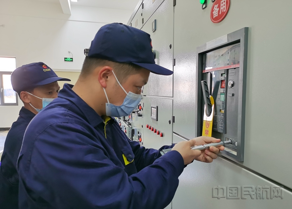 1、机场油库员工开展电气设备维修培训_副本.jpg