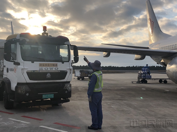 湛江供应站圆满完成2022年春运保障（袁继华  摄） - 复件(1)_副本.jpg