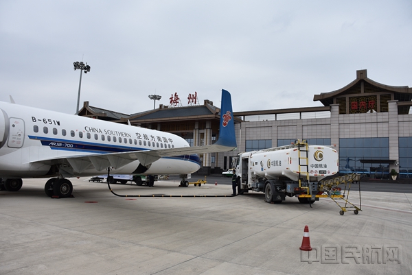 梅县供应站全心全力完成春运保障（陈滔 摄） - 复件(1)_副本.jpg