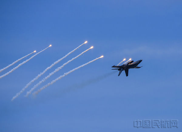 F18D编队热焰弹展演4