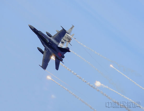 F18D双机热焰弹穿插展演1