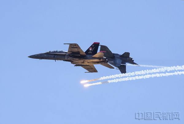 F18D双机热焰弹展演 2