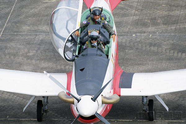 PC7教练机飞行准备
