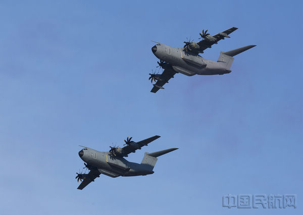 马来西亚空军A400M双机表演