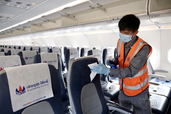 共抗疫情，柬航持续捐赠、免费运输医疗物资支援中国 (5)_副本.jpg