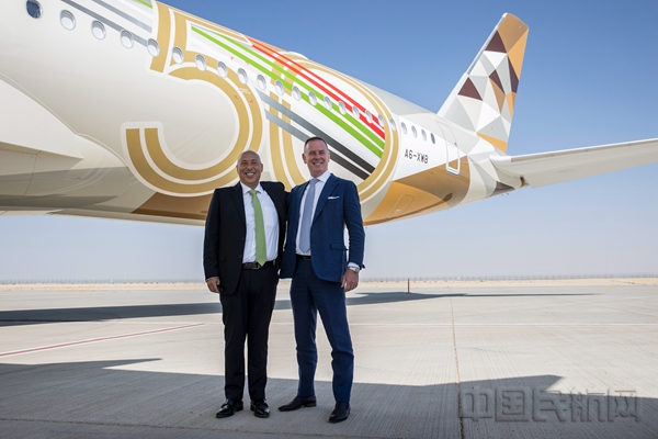 水印 空中客车公司非洲及中东地区总裁Mikail Houari及阿提哈德航空集团首席执行官Tony Douglas3.jpg
